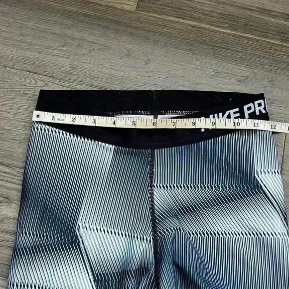 🌸4/$30🌸nike | DRI Patterned Crop Leggings - Picture 8 of 11